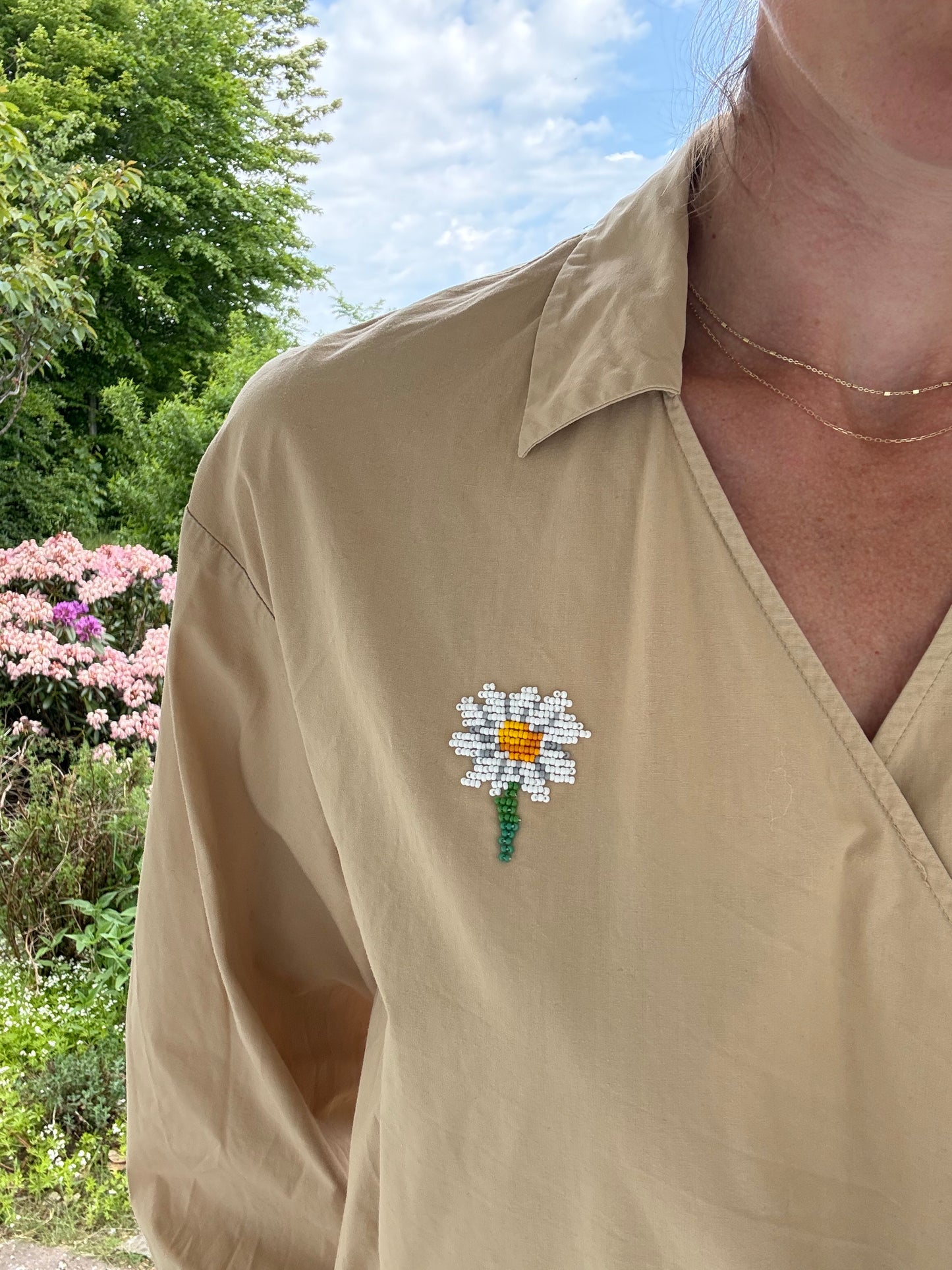 Gul som en solrig baggård i juli